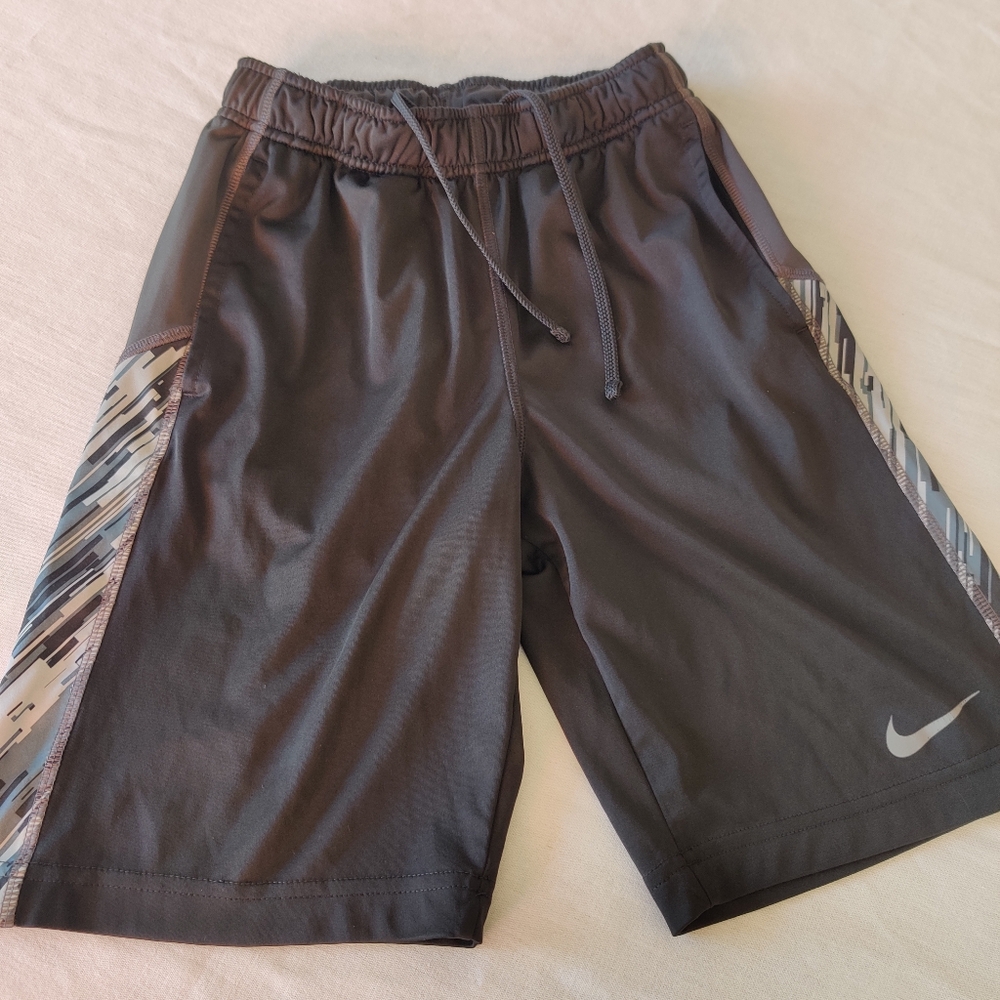 Nike Youth boys dri-fit shorts Small